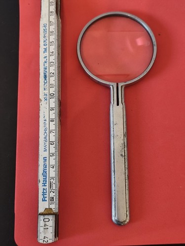 Vintage handlupe aus metall - vintage,