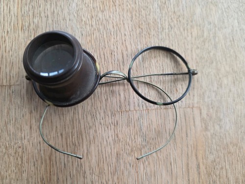 Optikerbrille mit einer lupe - mit,